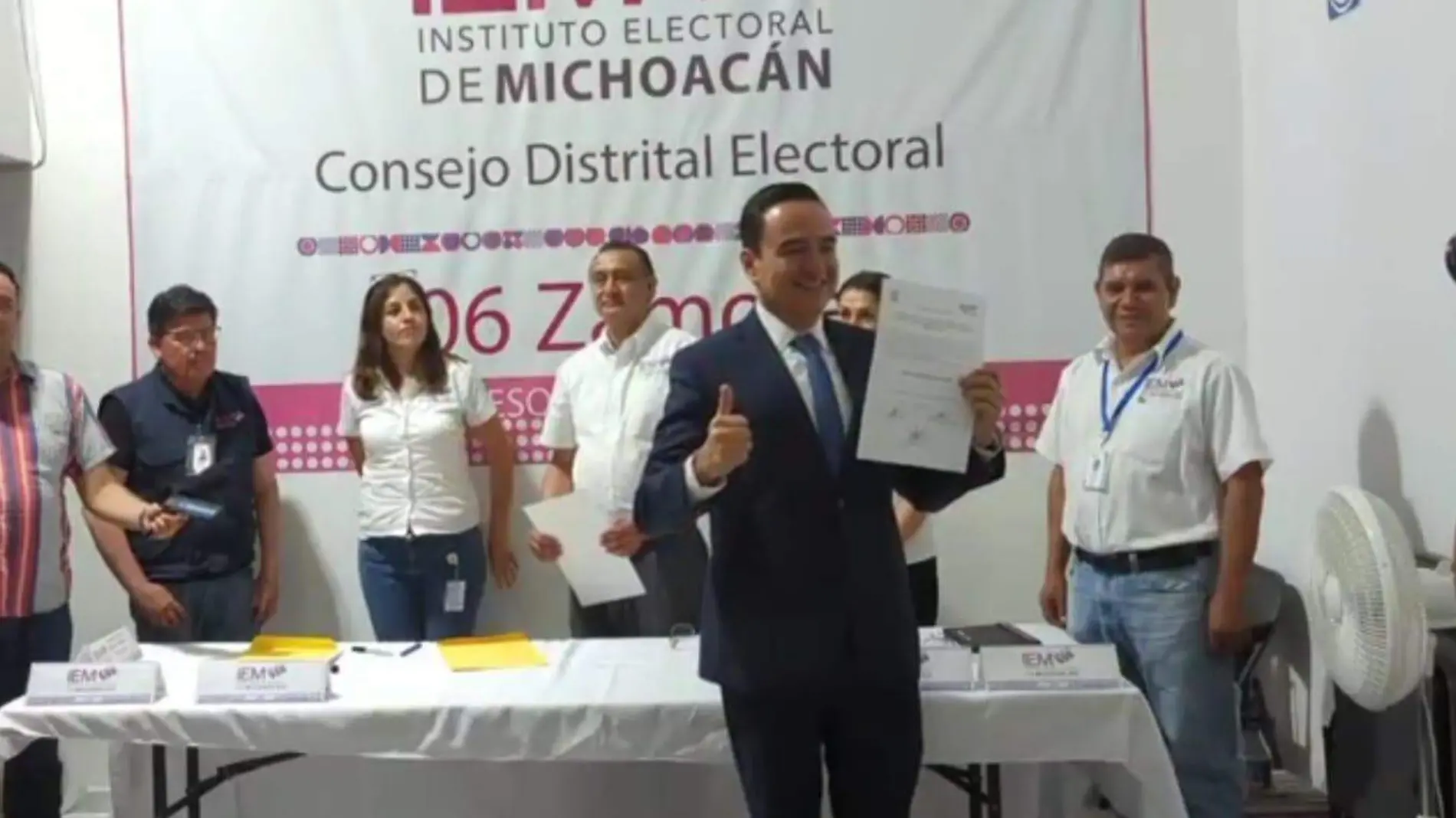 Carlos Soto Delgado con constancia de mayoría relativa